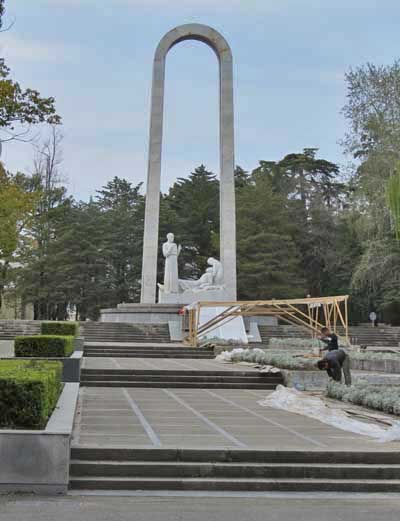 памятник медикам Сочи